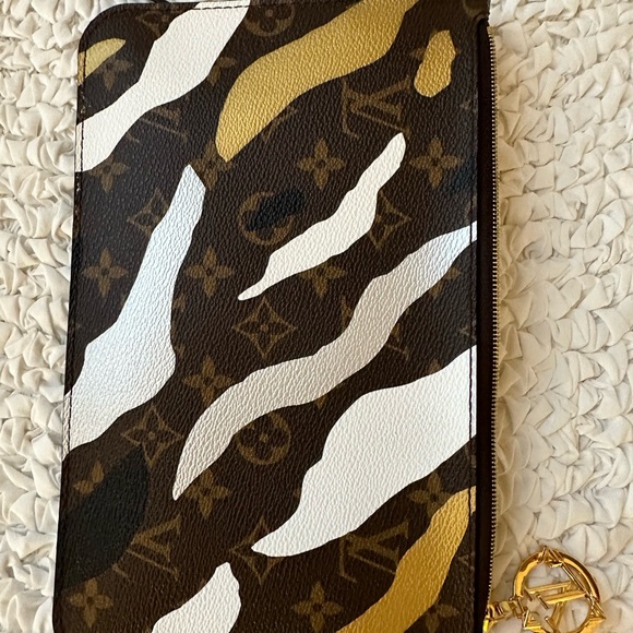 LV NeverFull Pouchette - Picture 4 of 13